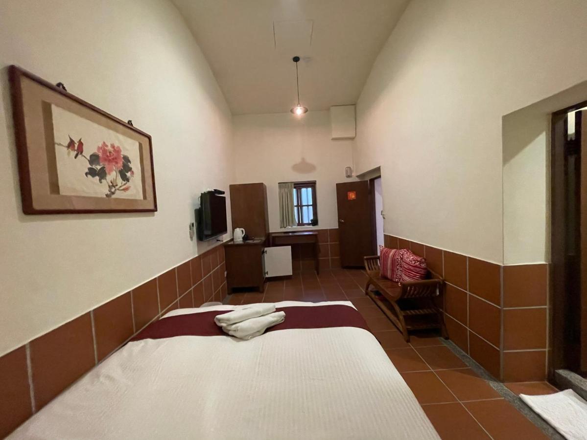 左營蓮潭郭家百年古厝 Hotel Kaohsiung Buitenkant foto