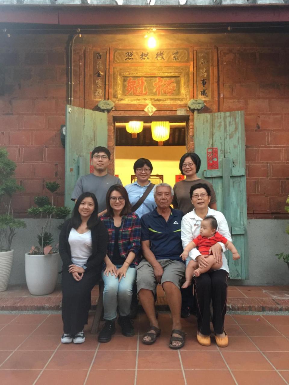 左營蓮潭郭家百年古厝 Hotel Kaohsiung Buitenkant foto